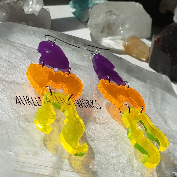 🪄 Hocus Pocus Sanderson Sisters acrylic hair-do earrings - Picture 3 of 8